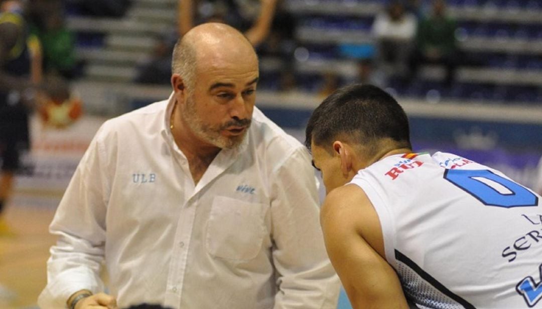 Cabeza en un partido en Algeciras.