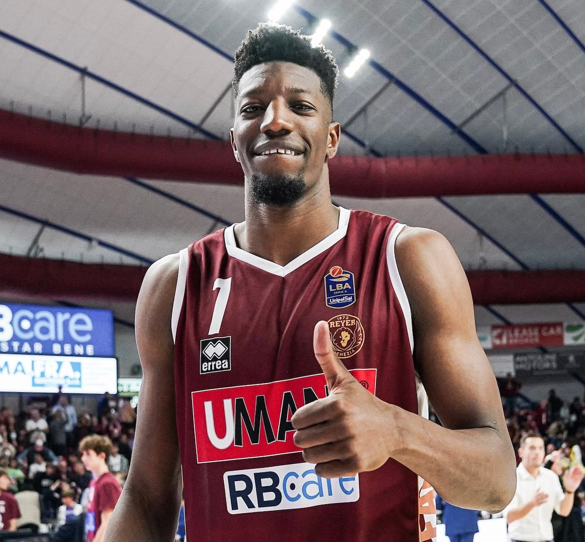 Yankuba Sima con la camiseta del Reyer Venecia