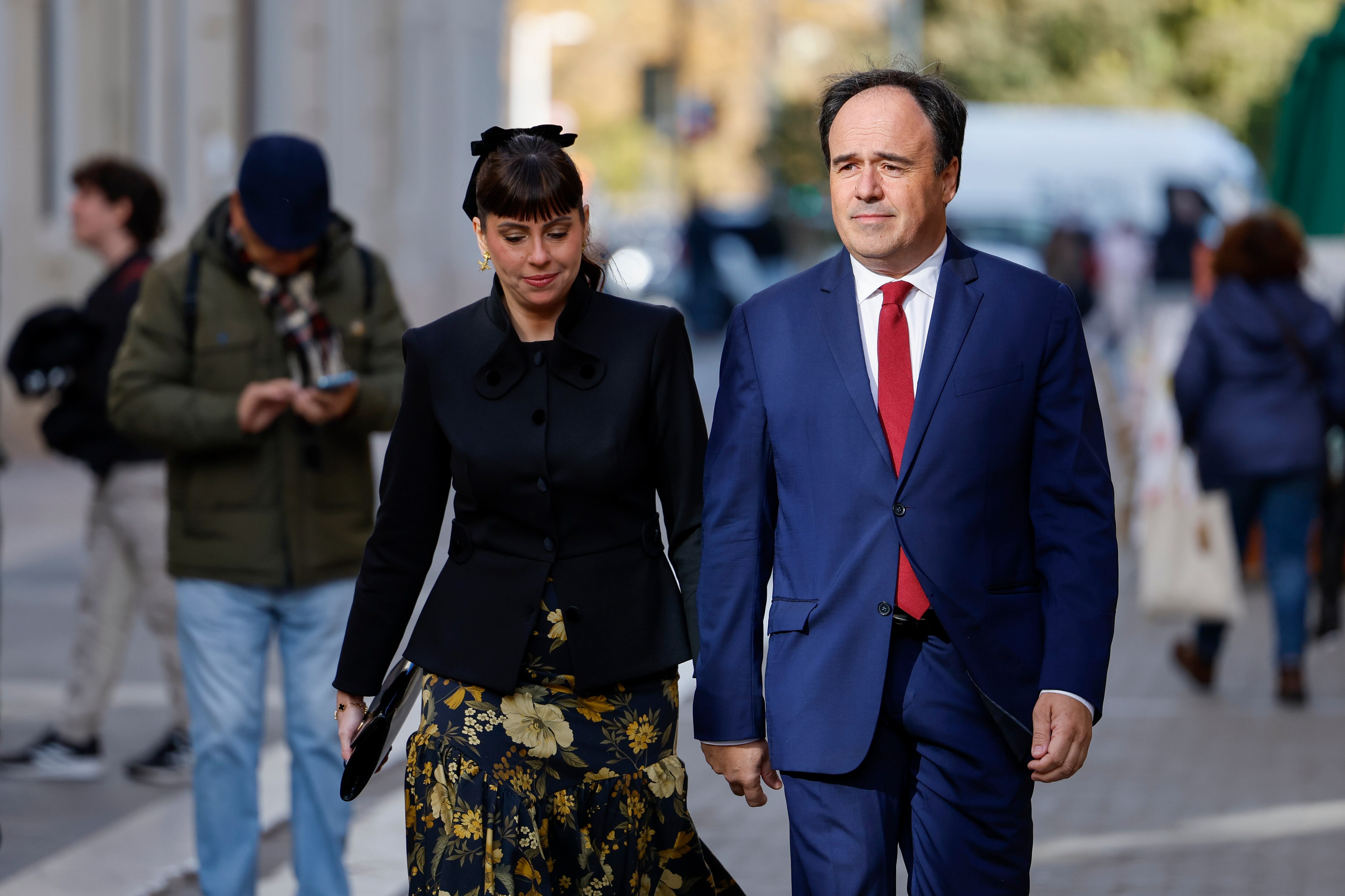 El president de la Generalitat, Juanfran Pérez Llorca, junto con su pareja, Vanesa Soler, en la toma de posesión del pasado mes de noviembre.
