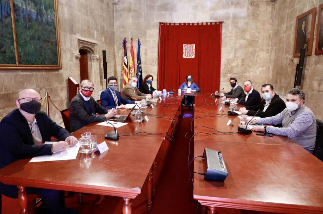 Reunión del Govern con el sector de la restauración.