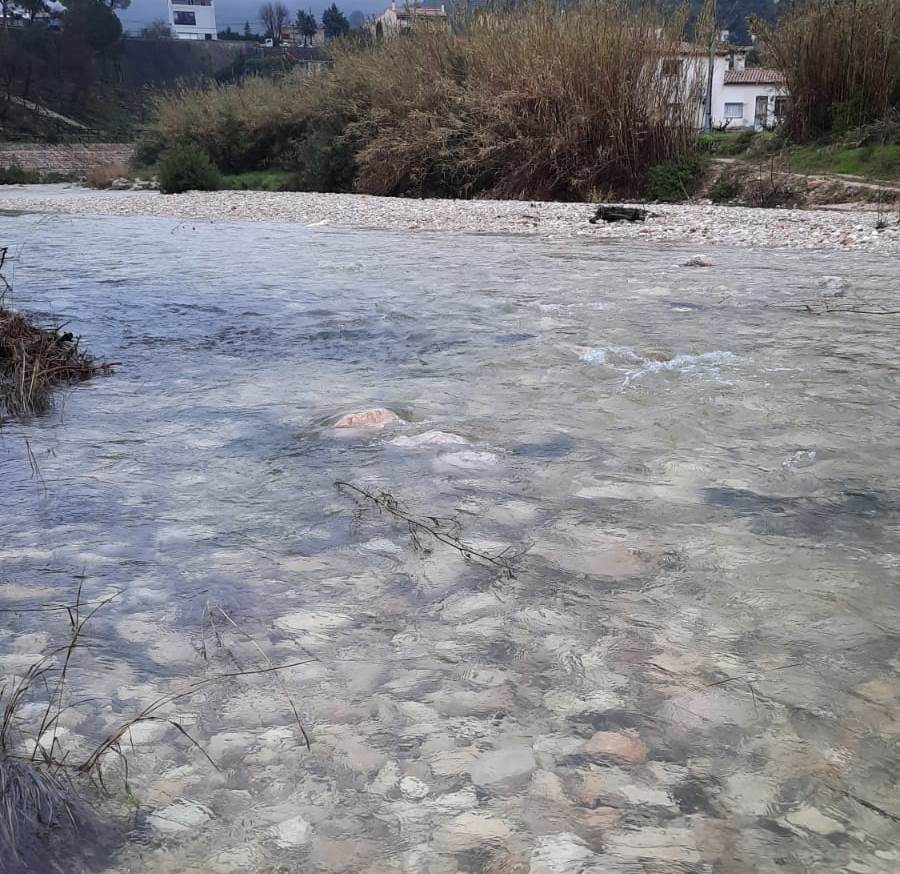 Riu Xaló a su paso por Benigembla, tras días de lluvia