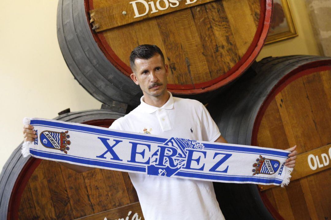 Alex Colorado en la preseentación como jugador del Xerez CD