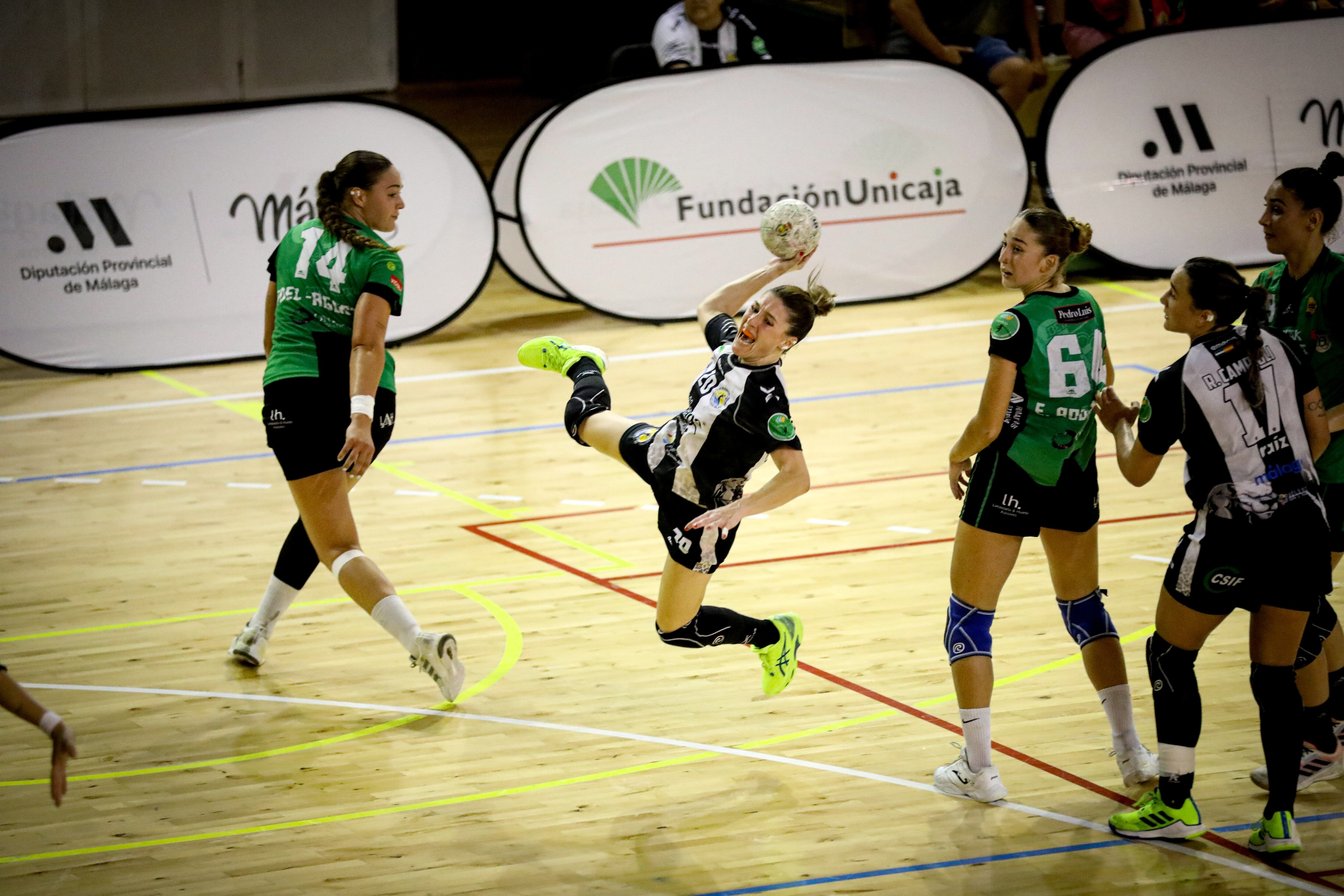La jugadora del Costa del Sol Espe López en un partido de la Liga Guerreras Iberdrola