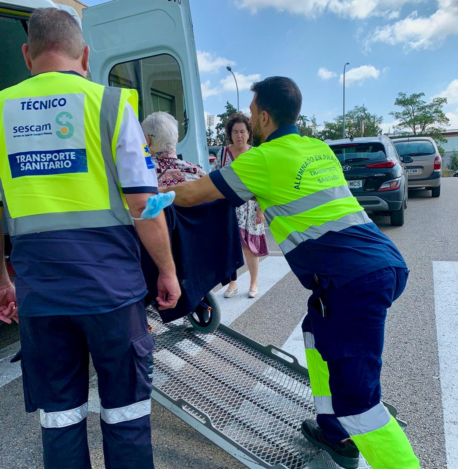 Cruz Roja oferta cursos de transporte sanitario.