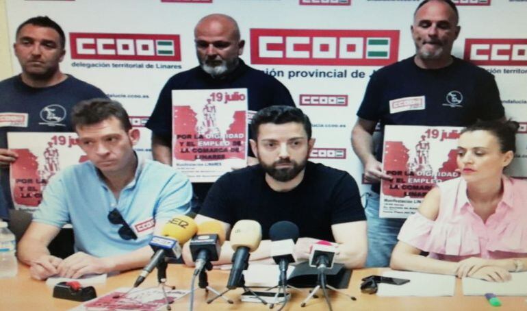 Responsables de CCOO presentando acciones de apoyo a los trabajadores de Aeroepoxy.