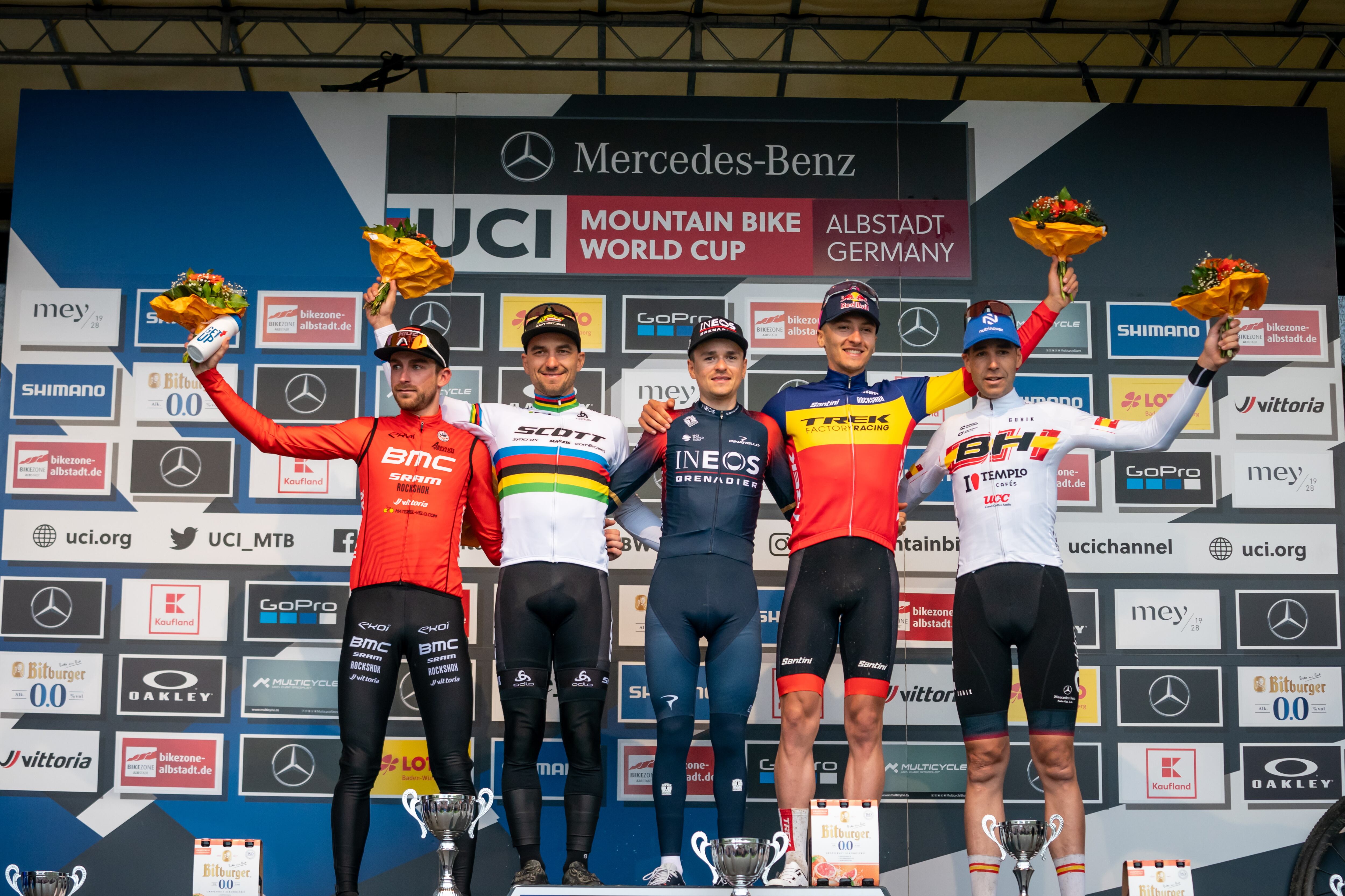 Albstadt (Germany), 08/05/2022.- (L-R) Titouan Carod from French, 4th, Nino Schurter from Switzerland,2nd, Thomas Pidcock from Great Britain, 1st, Vlad Dascalu from Romania, 3rd, and David Valero Serrano, from Spain, 5th, left to right during the podium ceremony of the UCI Cross Country Mountain Bike World Cup Cross Country Men Race in Albstadt, Germany, 08 May 2022. (Ciclismo, Alemania, Gran Bretaña, Rumanía, España, Suiza, Reino Unido) EFE/EPA/MAXIME SCHMID