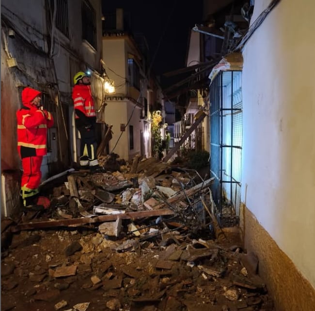 Derrumbe de vivienda en calle Aduar de Marbella