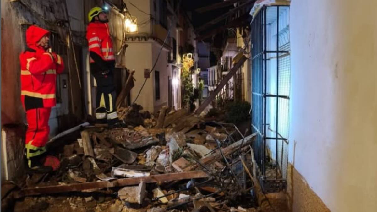 Las lluvias provocan el derrumbamiento de una vivienda en Marbella