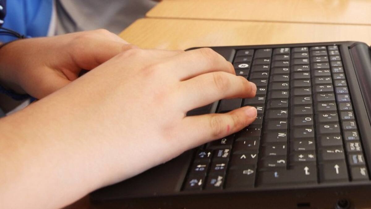 La concejala de Desarrollo Económico explica las ayudas a la contratación que ha puesto en marcha Eibar