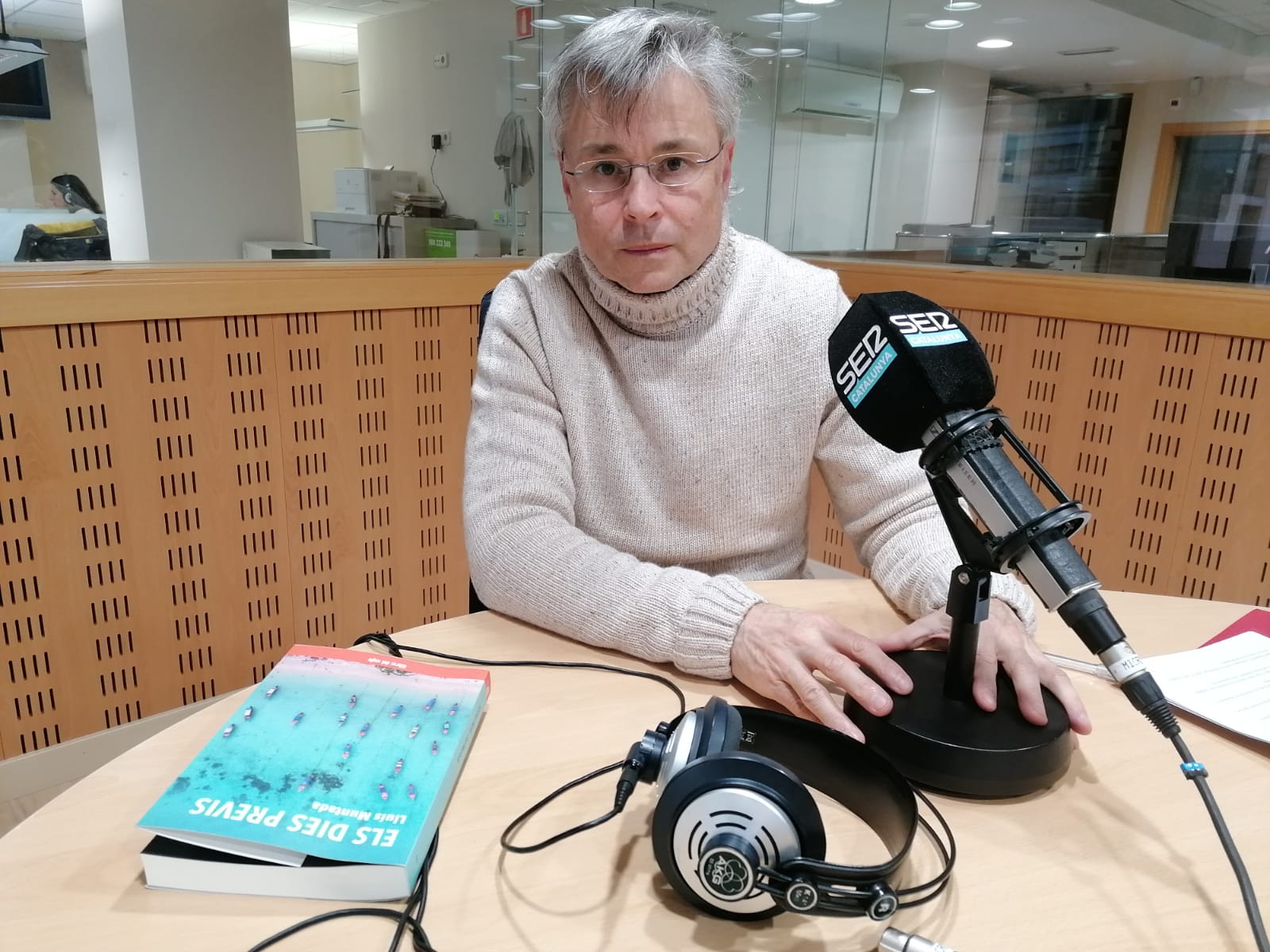 Lluís Muntada als estudis de Ràdio Girona.
