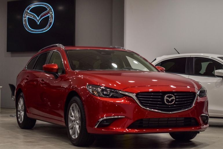 un coche del modelo Mazda CX-3 en las instalaciones de Motor Zurbarán