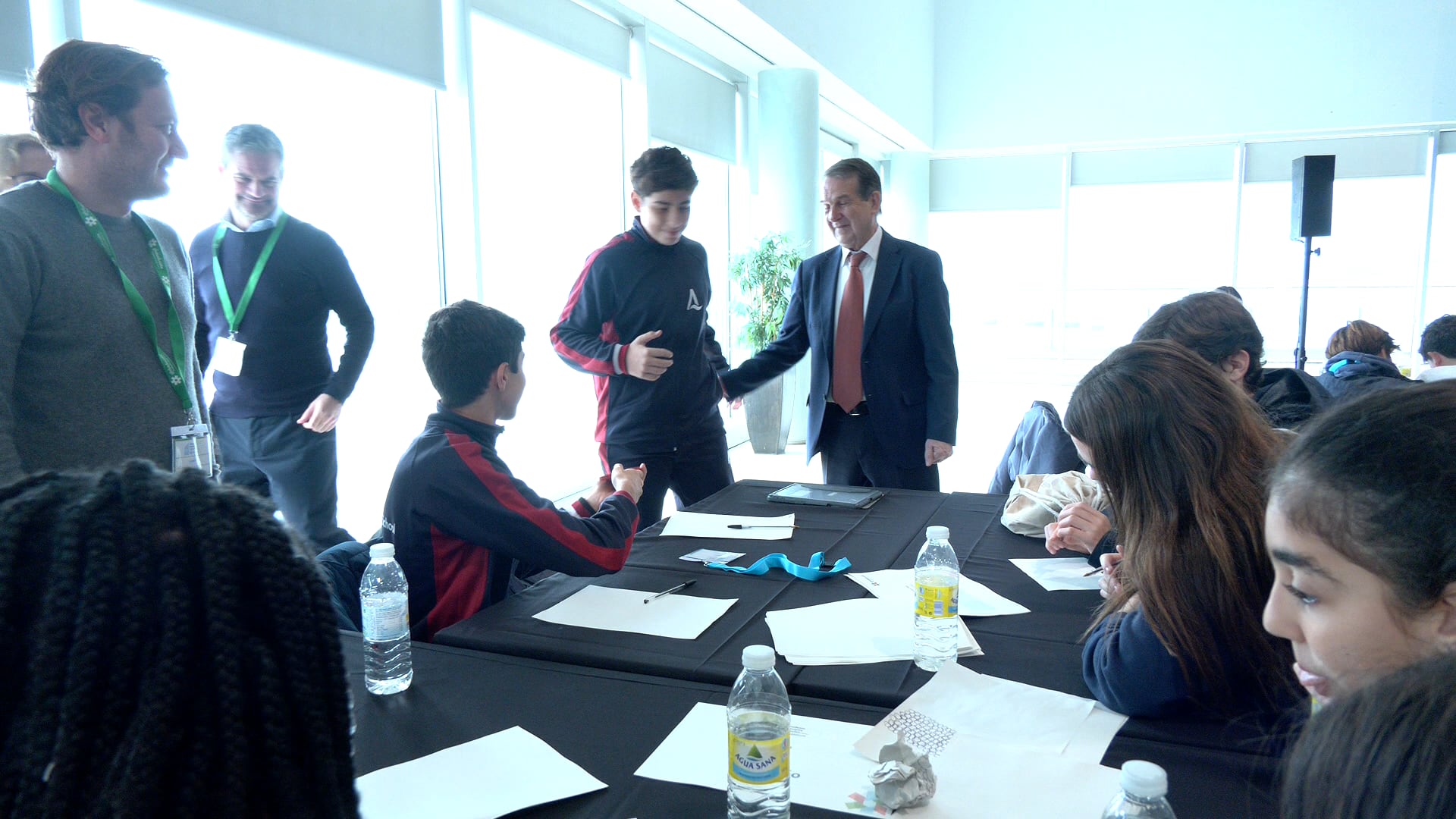 Abel Caballero con los participantes en las olimpiadas escolares.