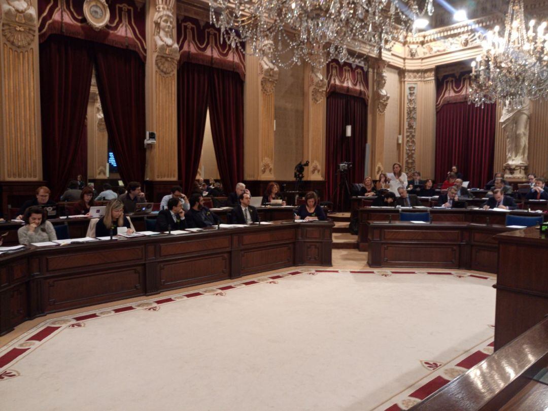 Imagen de archivo de un pleno del Parlament en la pasada legislatura