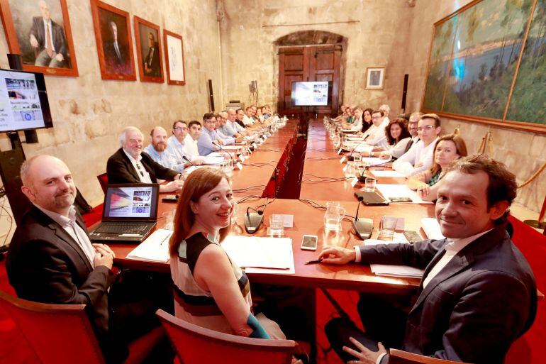 Un momento durante la reunión del Consell balear del Transporte