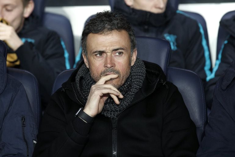 El entrenador de Barcelona Luis Enrique gesticula durante un partido entre Paris Saint Germain y FC Barcelona 