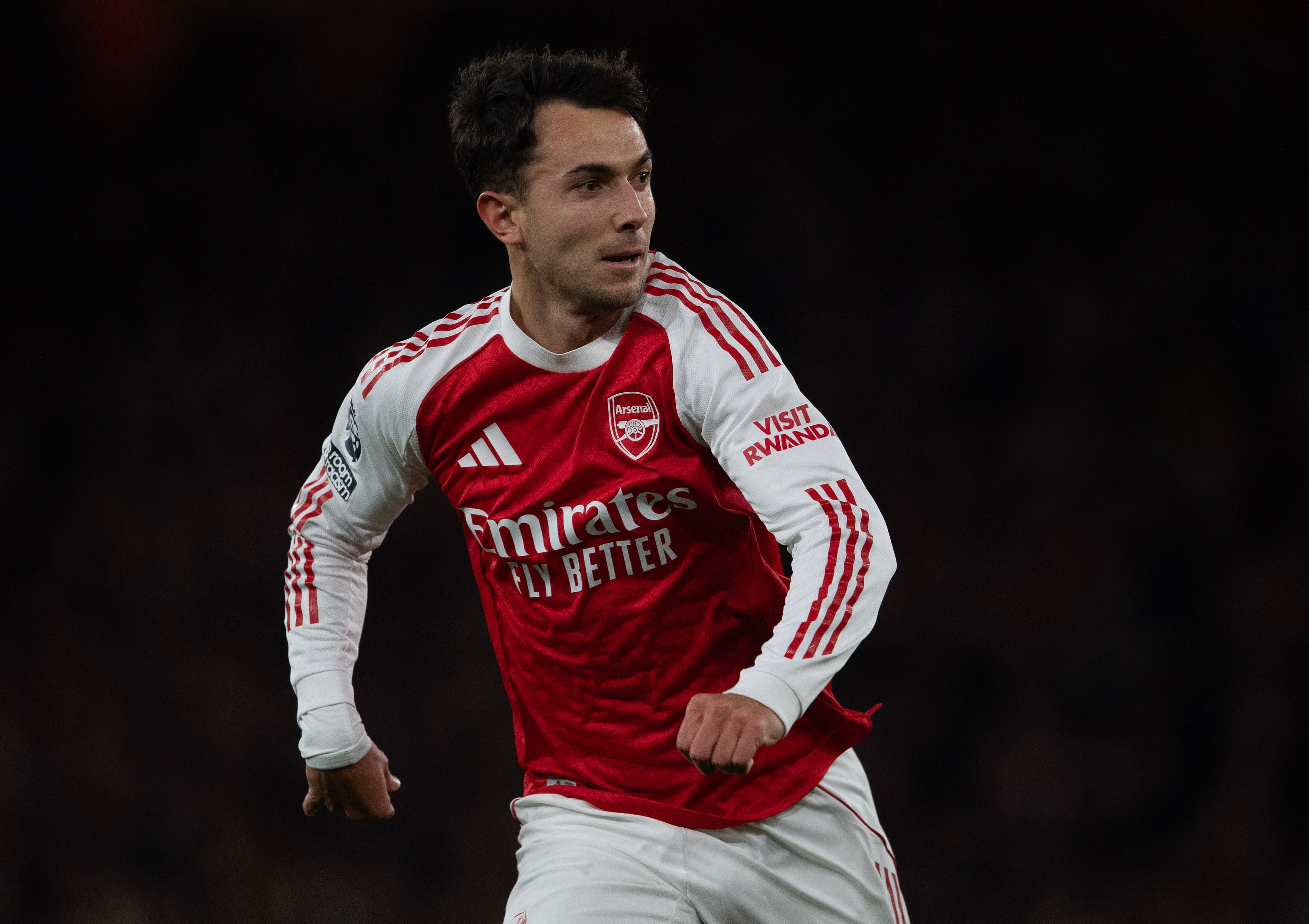 Zubimendi durante el Arsenal vs Brentford de la Premier League