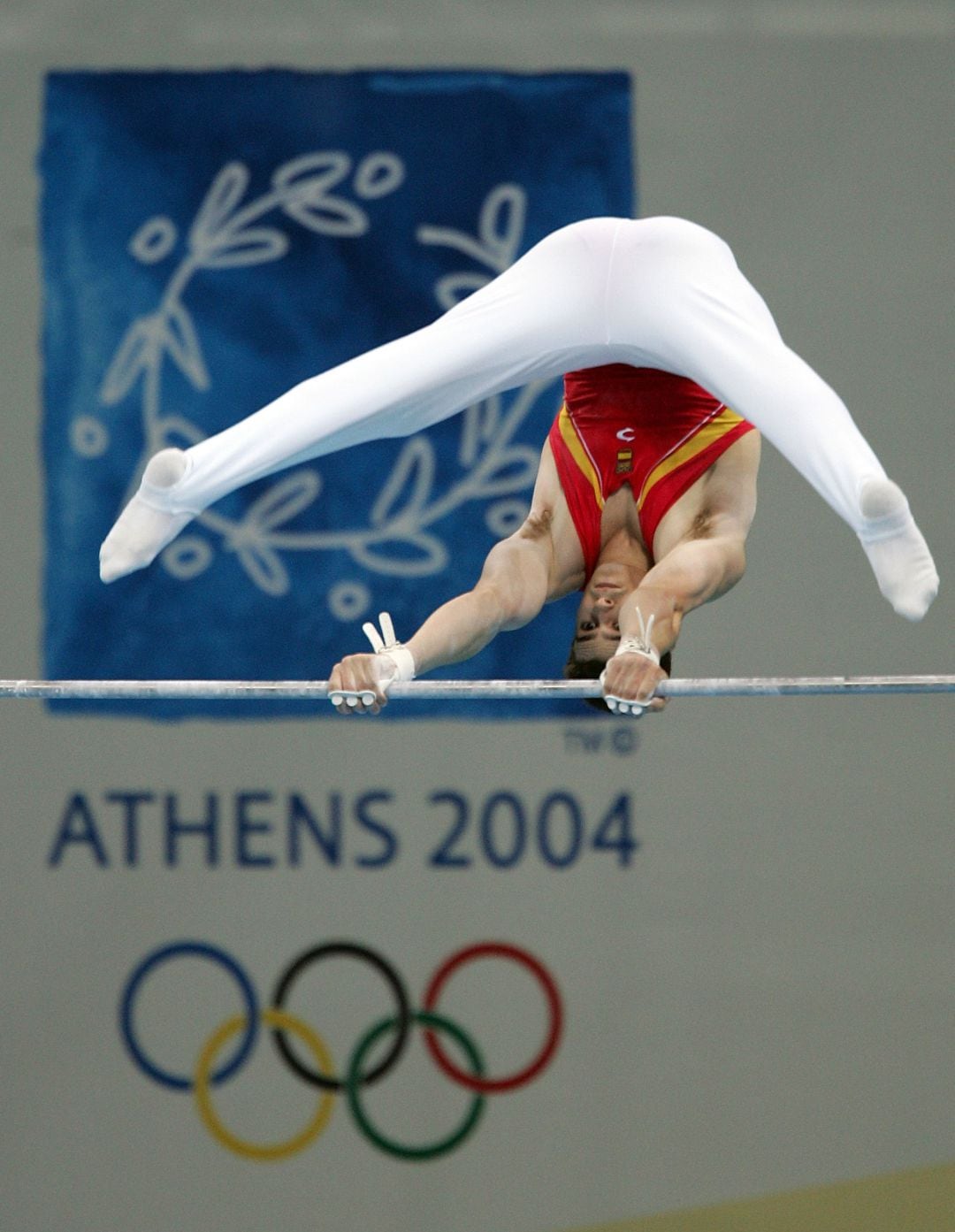 Oriol Combarros durante el ejercicio individual en los Juegos Olímpicos de Atenas en 2004