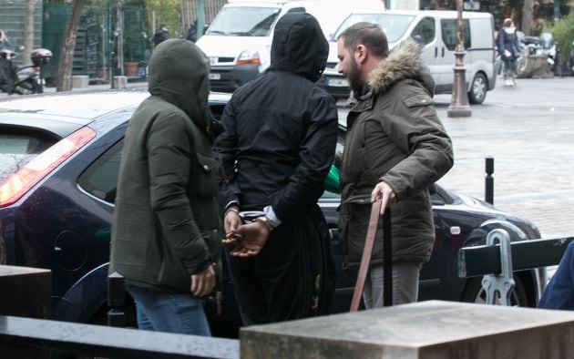 Uno de los sospechosos del robo detenido en París, Francia.