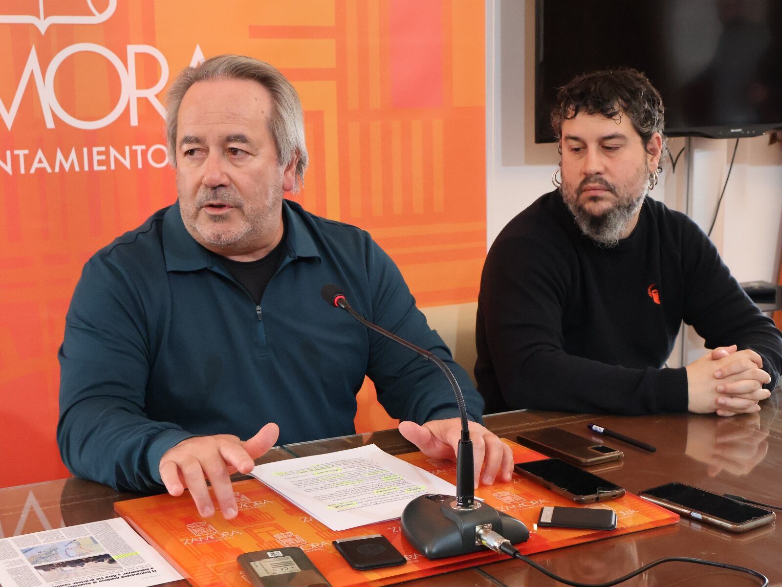 El alcalde de Zamora, Franciso Guarido y Diego Bernardo, concejal de Hacienda, en la rueda de prensa de valoración de la sentencia sobre el contencioso con la empresa Gaza