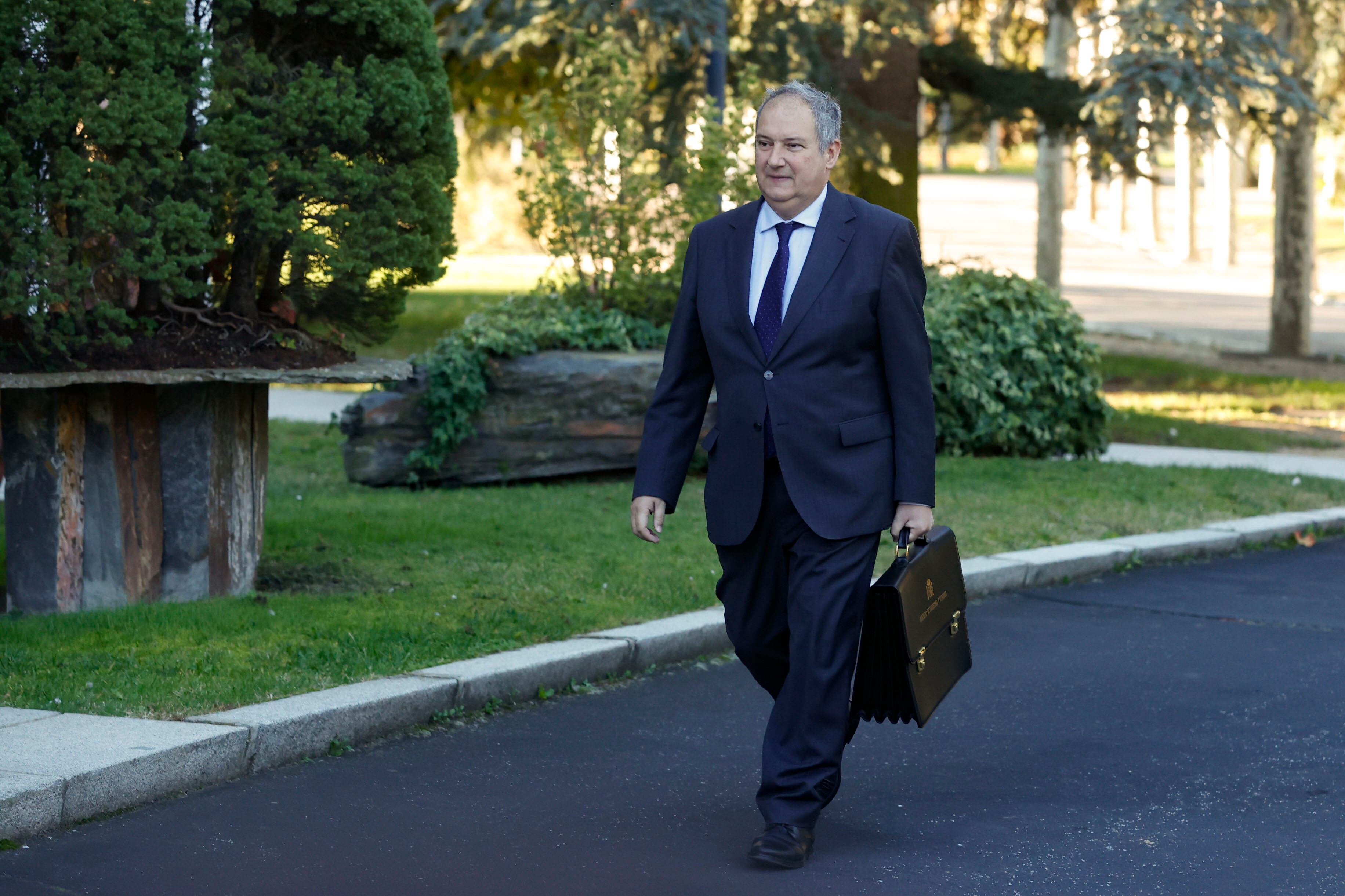 El ministro de Industria y Turismo, Jordi Hereu a su llegada ese miércoles al Palacio de La Moncloa para asistir al primer Consejo de Ministros del nuevo gabinete de Pedro Sánchez. EFE/Juan Carlos Hidalgo