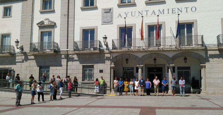 Minuto de silencio por las víctimas de la violencia de género en Colmenar Viejo