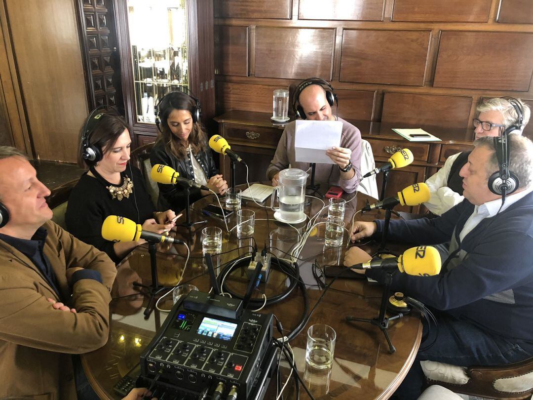 Emisión de Plaza Pública, el espacio de debate de Hoy por Hoy Zaragoza, desde el Ayuntamiento de la capital aragonesa 