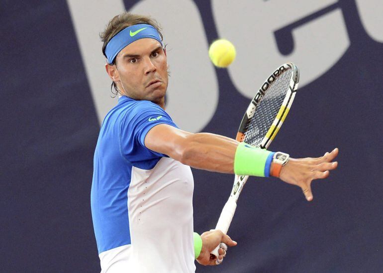 Nadal devuelve una bola a Verdasco en Hamburgo