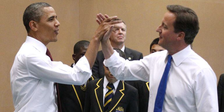 El presidente Norteamericano y su homólogo británico chocan las cinco en un gesto amistoso que les ha caracterizado ¿hasta ahora?