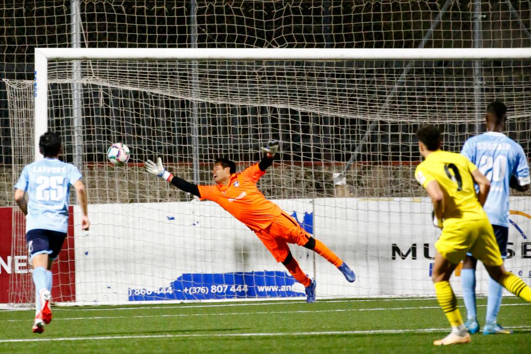 La UE Santa Coloma supera amb contundència el Carroi i es manté líder a la lliga Multisegur.