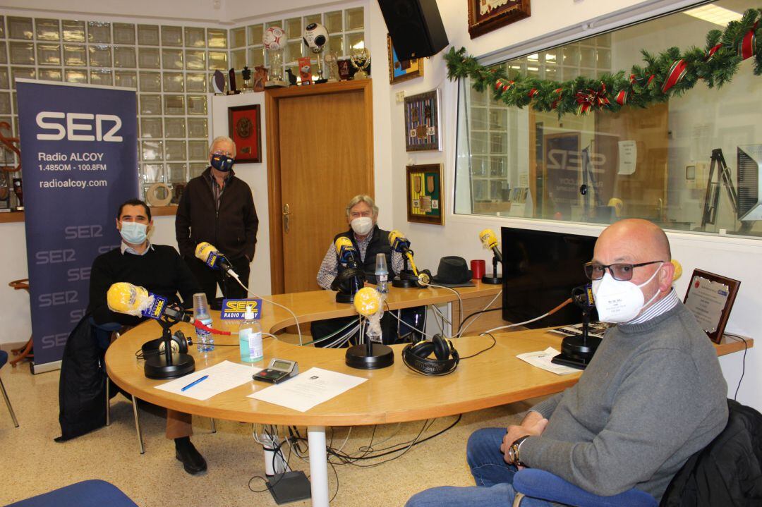 José Luis Llopis, Pablo Granados y Luis Llorens, junto a Paco Aznar