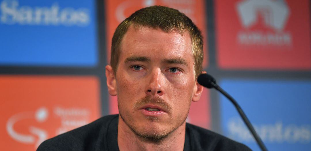 Rohan Dennis, durante una rueda de prensa semanas antes del confinamiento