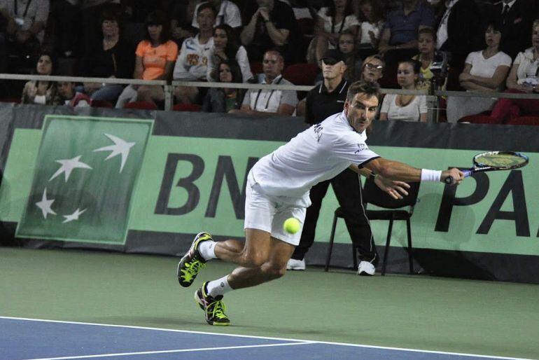 Fotografía facilitada por la RFET, del tenista español Tommy Robredo durante un partido contra Donskoy.