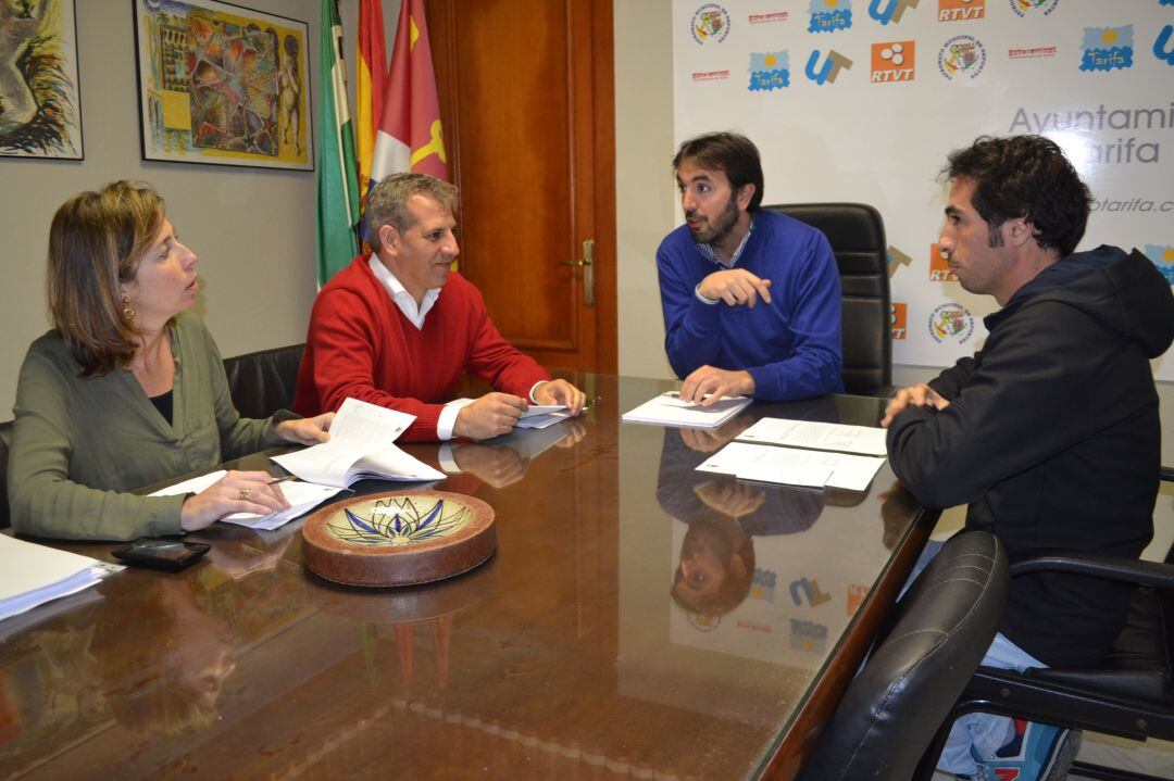 El alcalde, Francisco Ruiz, junto a sus socios de gobierno.