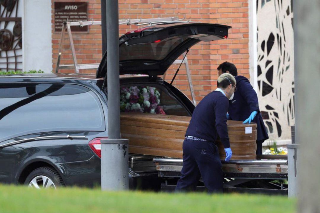 Los servicios funerarios trabajan a pleno rendimiento en la pandemia