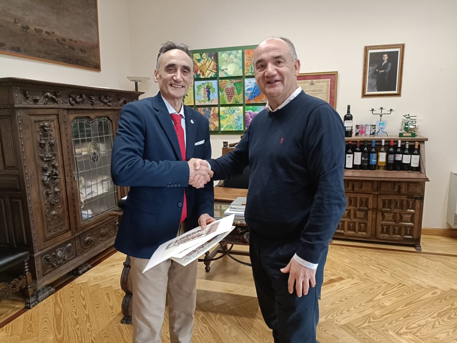 Luis Fernández recibido por el alcalde de Villarrobledo, Valentín Bueno