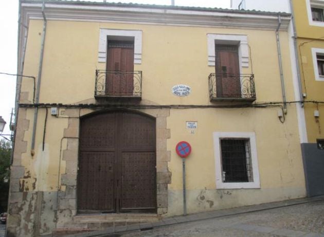 Edificio de las antiguas Escuelas Palafox de Cuenca.