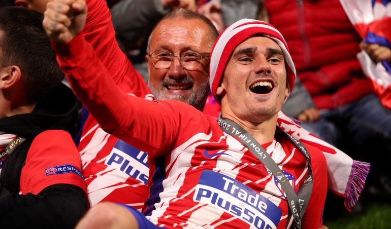 Antoine Griezmann celebra la victoria del Atlético en la final de la Europa League ante el Olympique de Marsella.