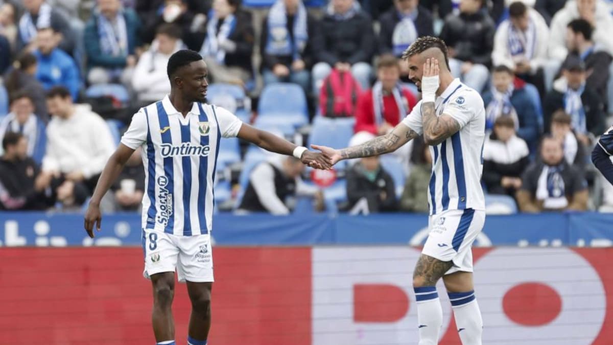 El Almería amarra a Pulido, Quim, Sola… y Cissé se pierde en el desierto