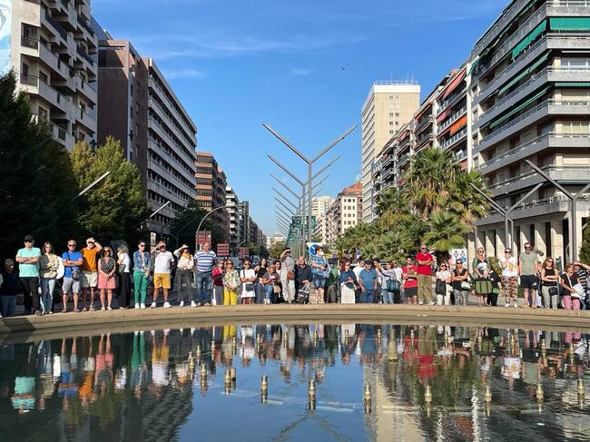 Logroñeses en el homenaje e izado de la bandera de España en Logroño