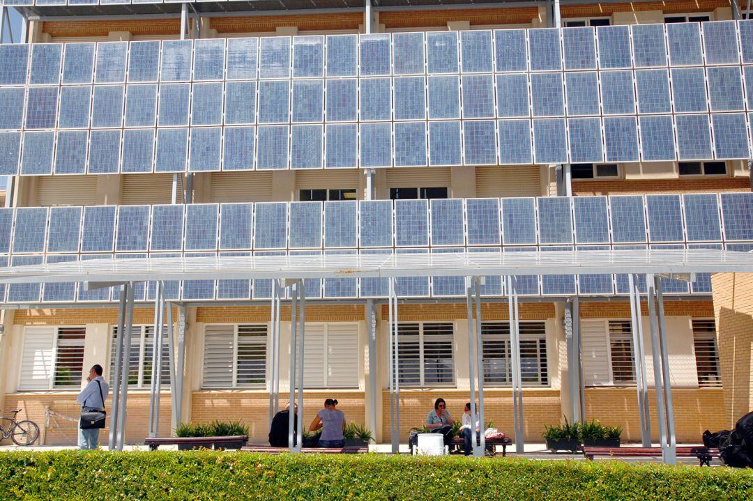 Placas fotovoltaicas instaladas en el Campus de Las Lagunillas (UJA de Jaén.