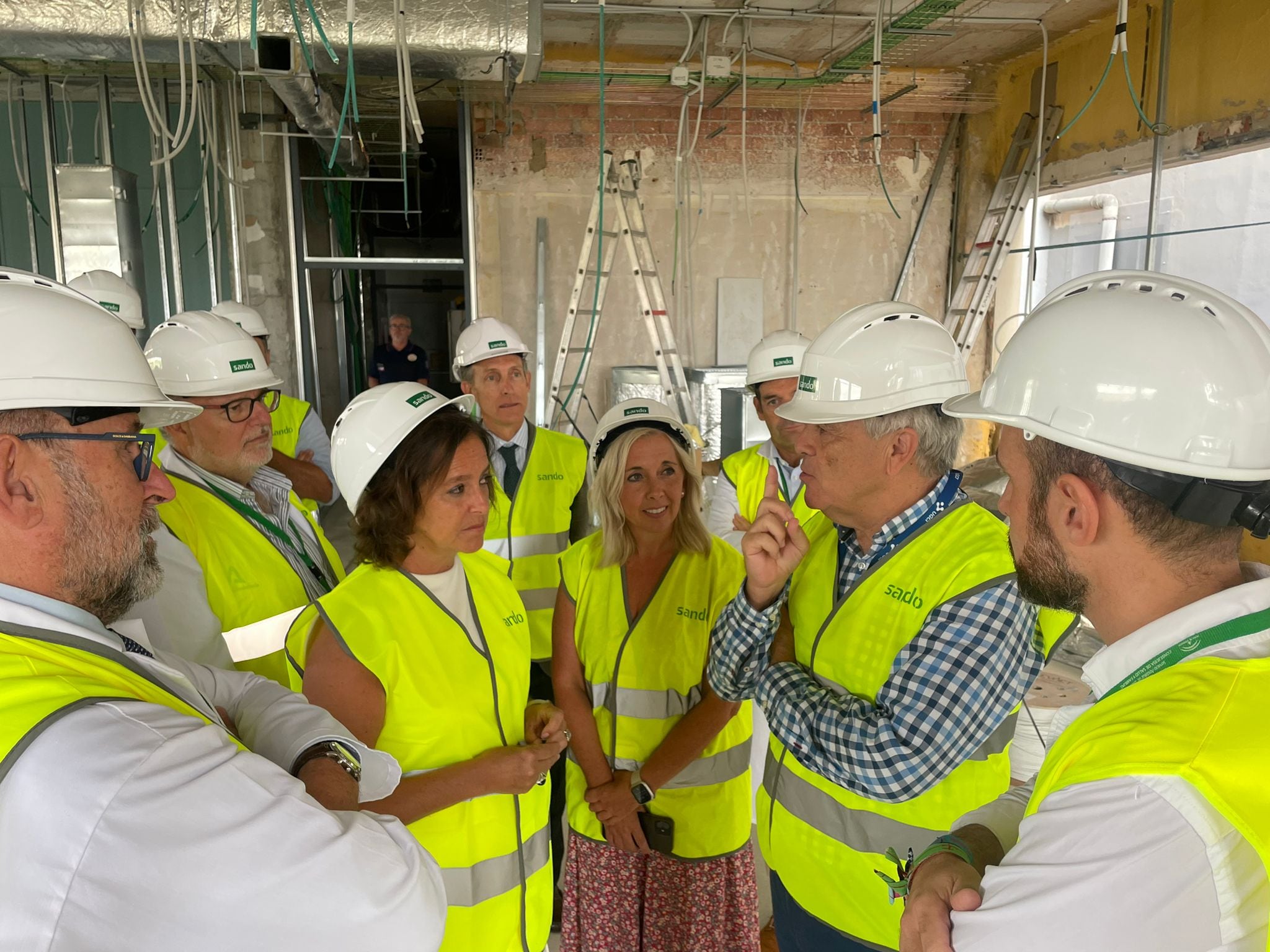 La consejera de Salud, Catalina García, visita las obras del Área de Oncohematología del Clínico