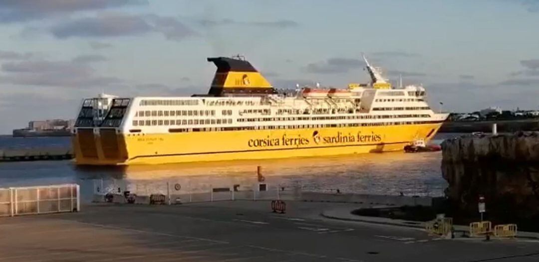 El ferry de Toulon va arribar aquest diumenge per primer cop a Son Blanc.