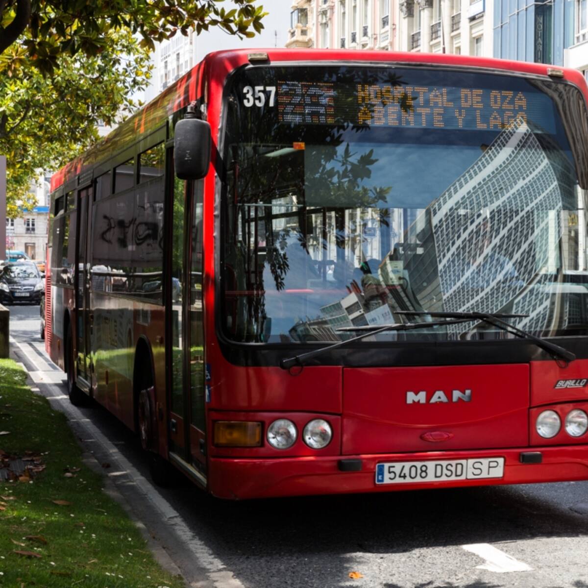 La sentencia sobre la bajada de las tarifas del bus no repercutirá en los ciudadanos, según Inés Rey