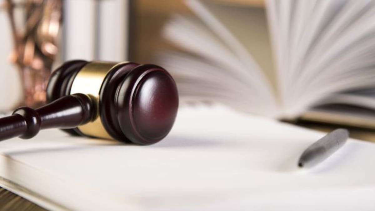 Despedida y a juicio una trabajadora de una residencia por abandonar a una anciana en el suelo