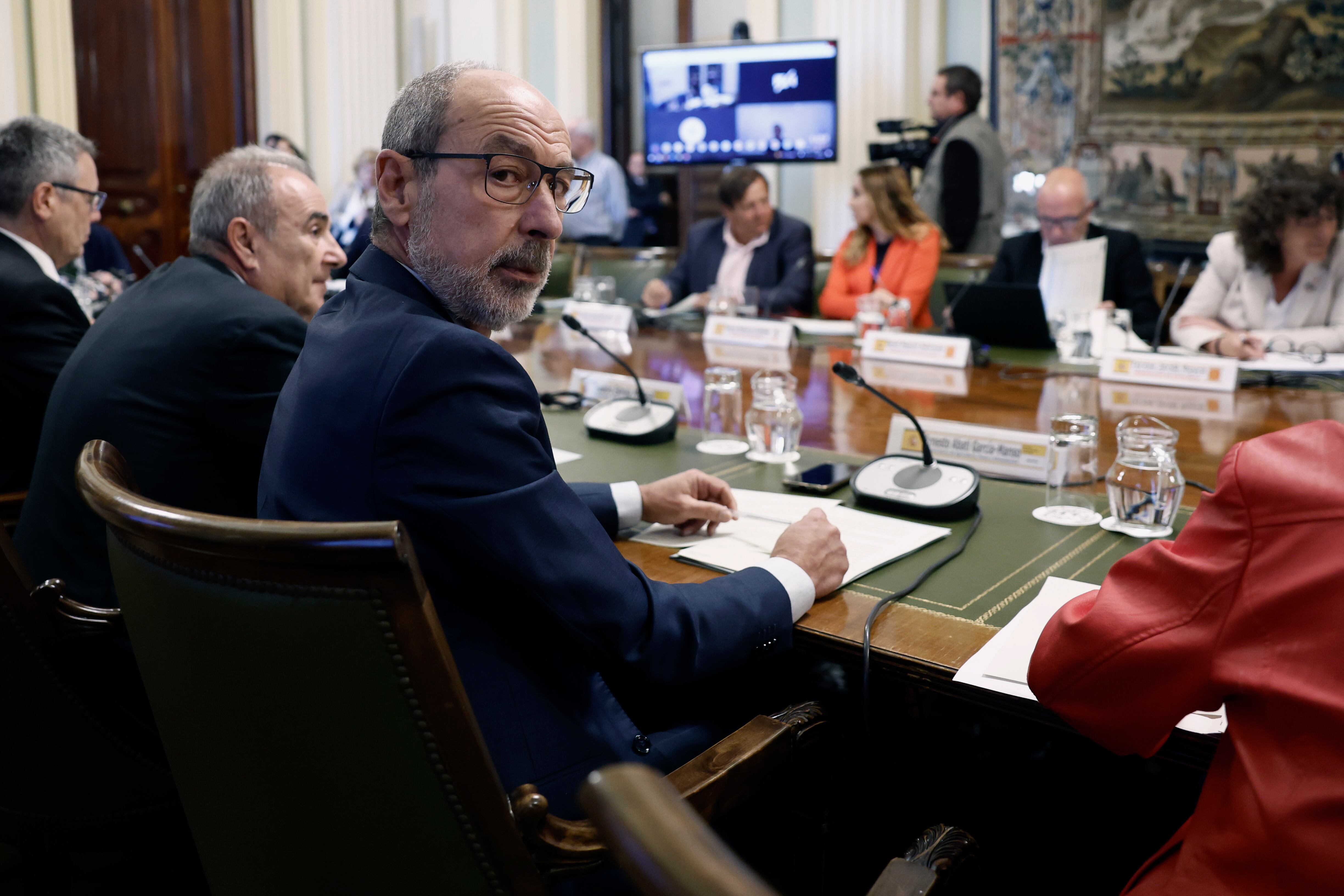 El subsecretario de Agricultura, Pesca y Alimentación, Ernesto Abati García-Manso durante la mesa nacional de la sequía que se reúne este miércoles en el Ministerio de Agricultura para analizar la situación histórica de falta de agua en el país que amenaza a la producción agrícola y ganadera. EFE/ Sergio Pérez