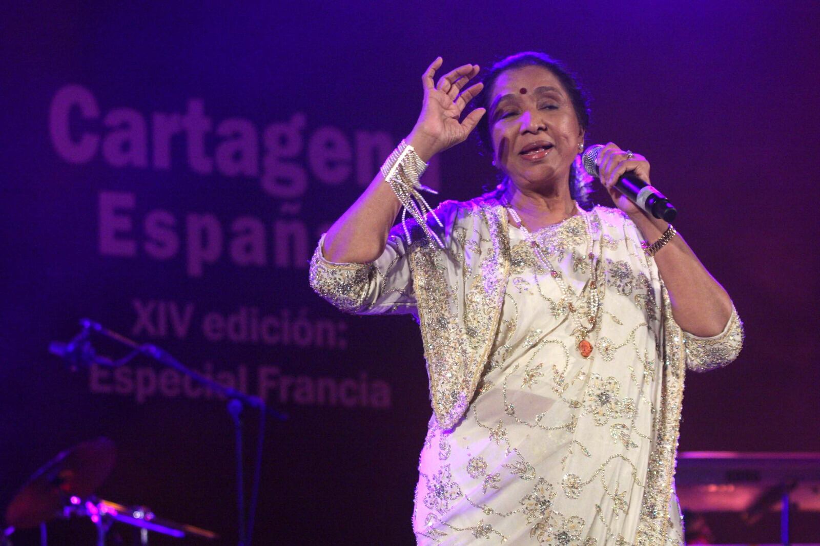 Muere Assa Bosle, la gran voz de Bollywood, que actuó en La Mar de Músicas de Cartagena en su única visita a España