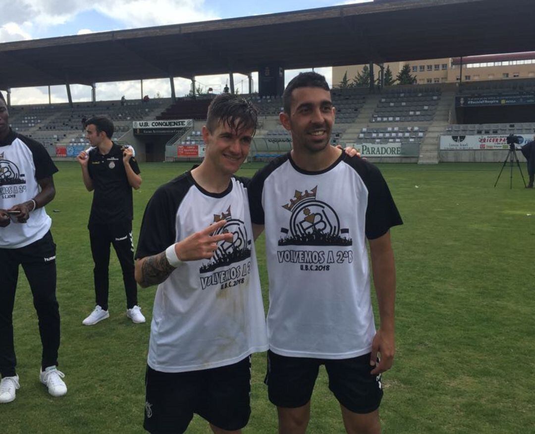 Dani Gerica y Carlos Bravo, celebran el ascenso a Segunda División B 