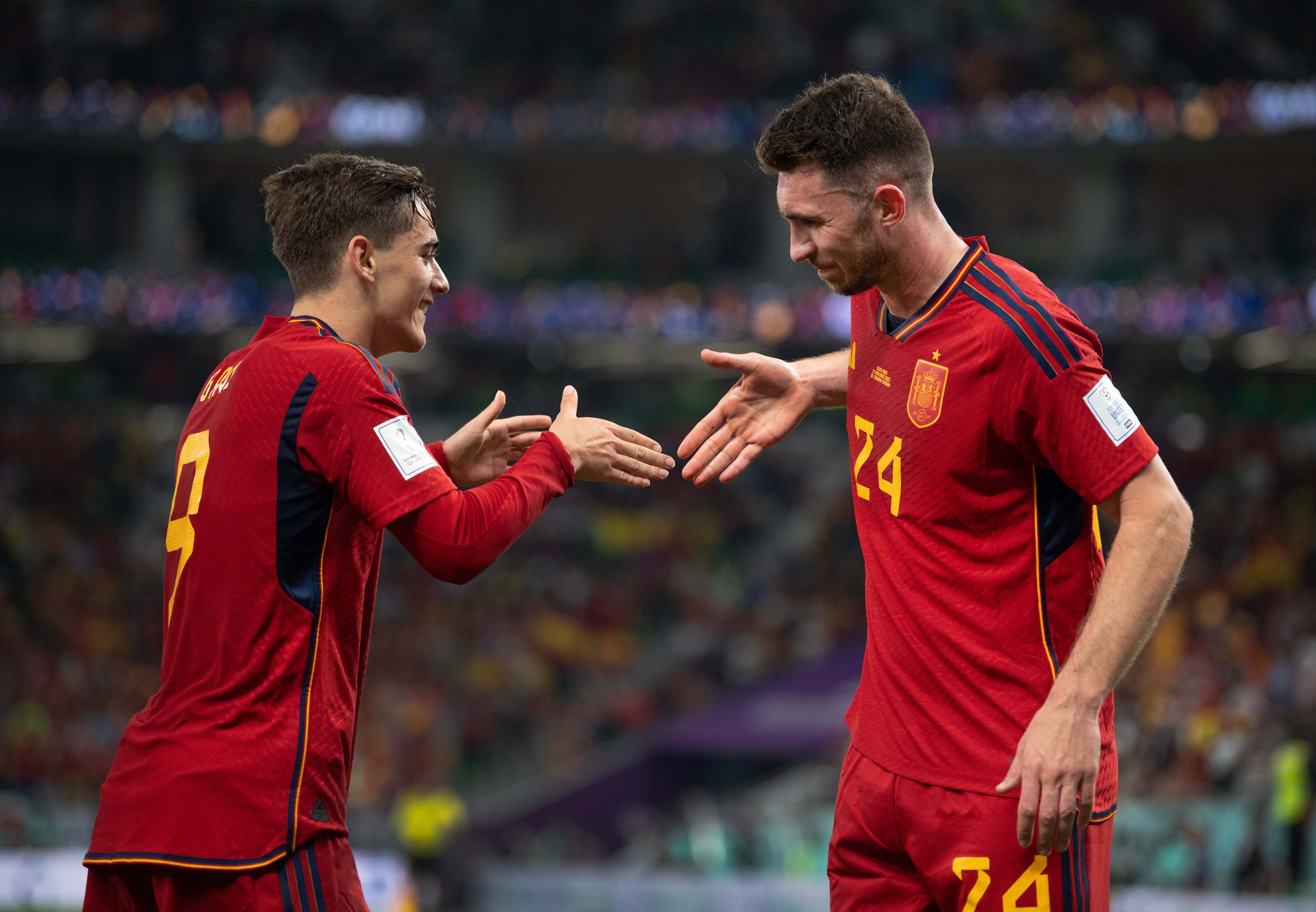 Gavi y Laporta celebran durante el España 7-0 Costa Rica.