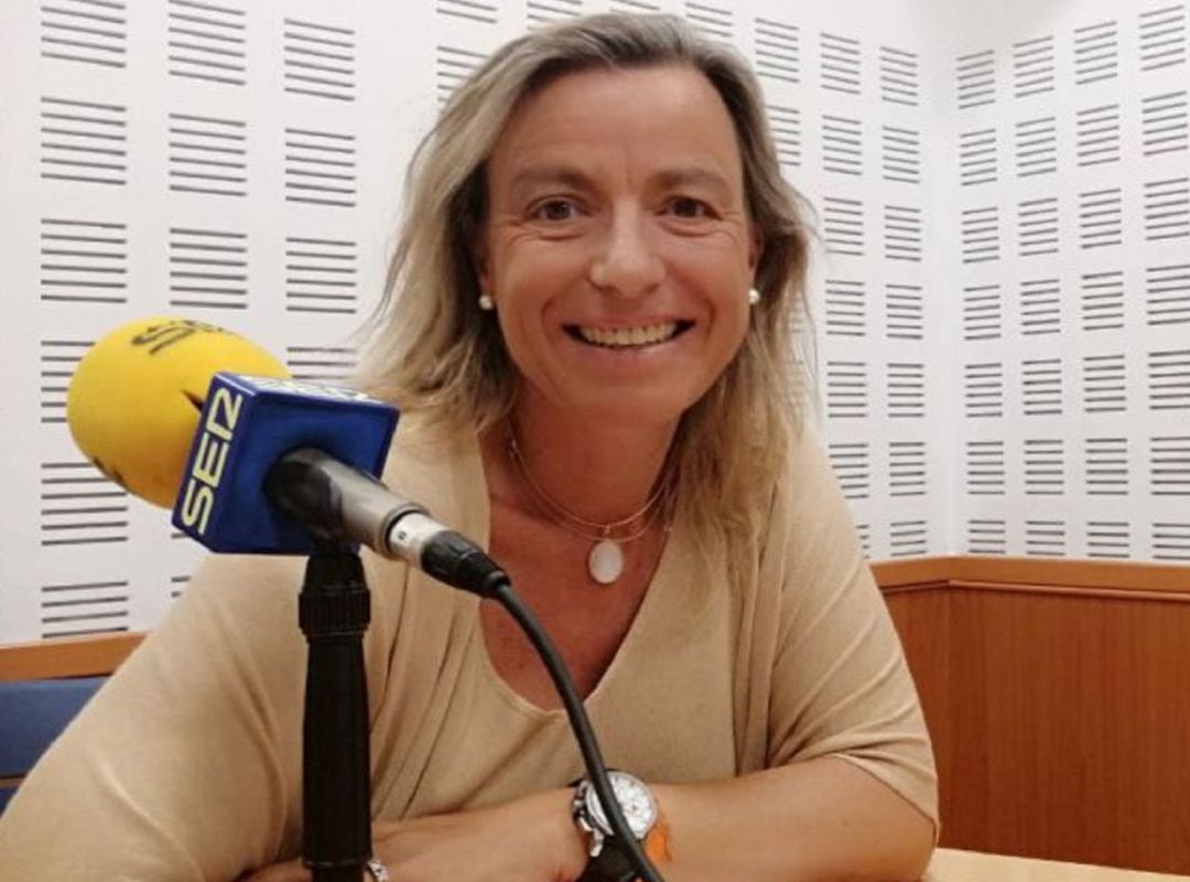 Isabel Albás en el estudio de Radio Córdoba.Imagen de archivo