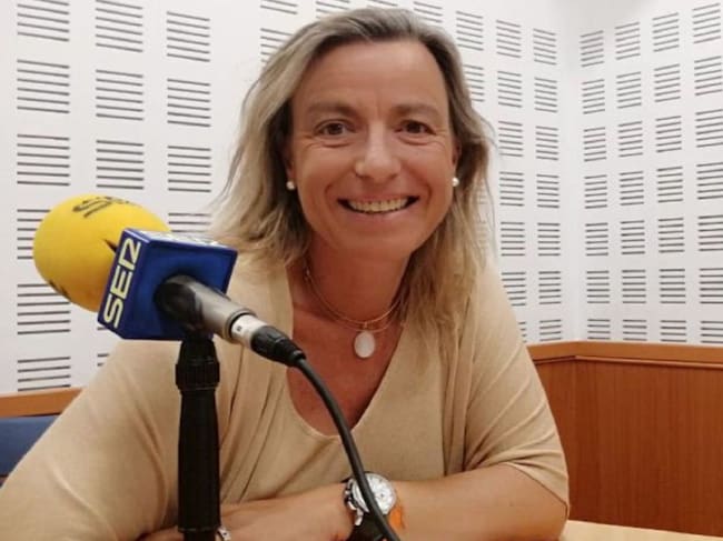 Isabel Albás en el estudio de Radio Córdoba.Imagen de archivo